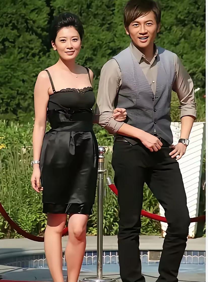 贾静雯，160cm，旁边的帅哥是啊！看着阳光帅气，你们看看你们认识吗？