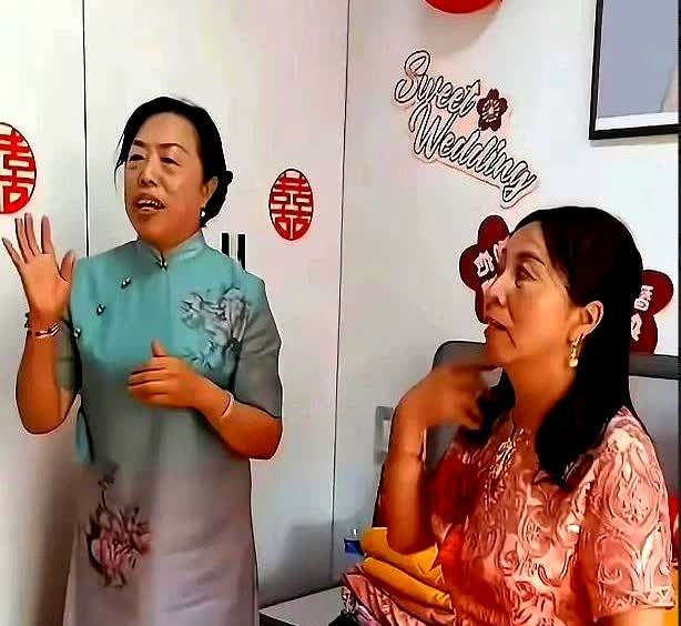男子6万6块钱娶了一个妈。

男子35岁家里穷，一直未娶。

一次偶然机