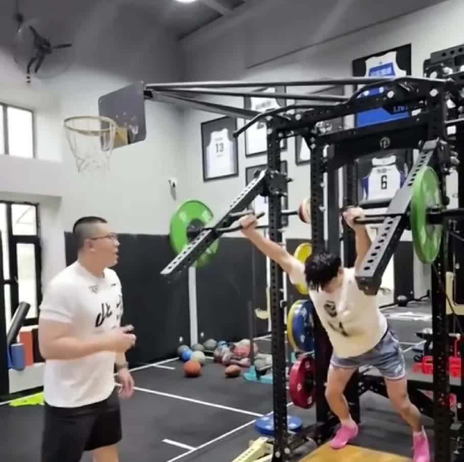 曾凡博带伤苦练！
据曾凡博体能师Coach.D透露：曾凡博目前正在抓紧练习体能