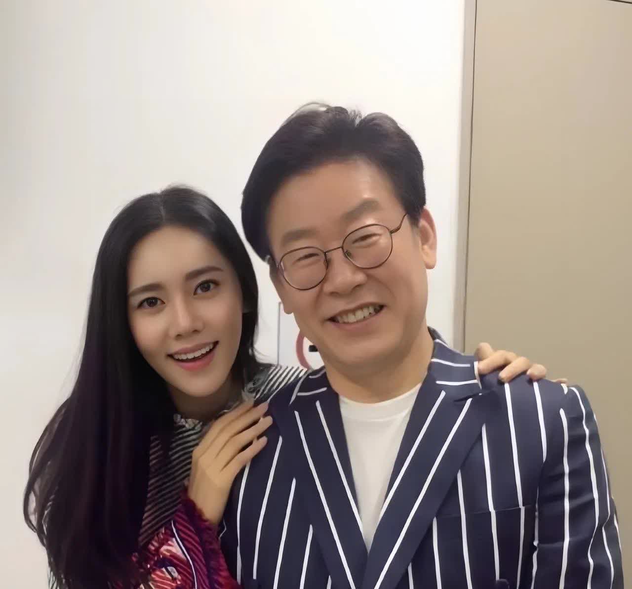 一觉醒来，秋瓷炫懵了，李在明上任后，她的第二春要来了！这破天荒的流量真是想不接都