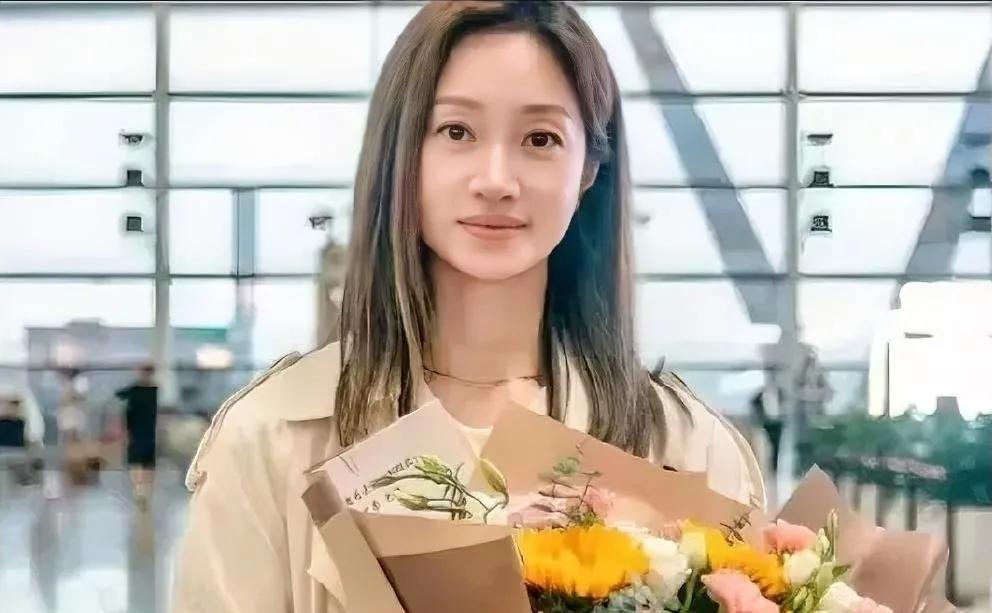 还有谁不知道电视剧我的后半生沈青出轨对象艾斯李居然是朱亚文的老婆来演的！沈佳妮在