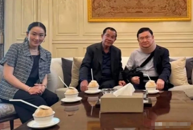 彻底撕破脸，洪森开始爆他信黑料
如今来看，这场风波背后，恐怕并不只是表面那么简单