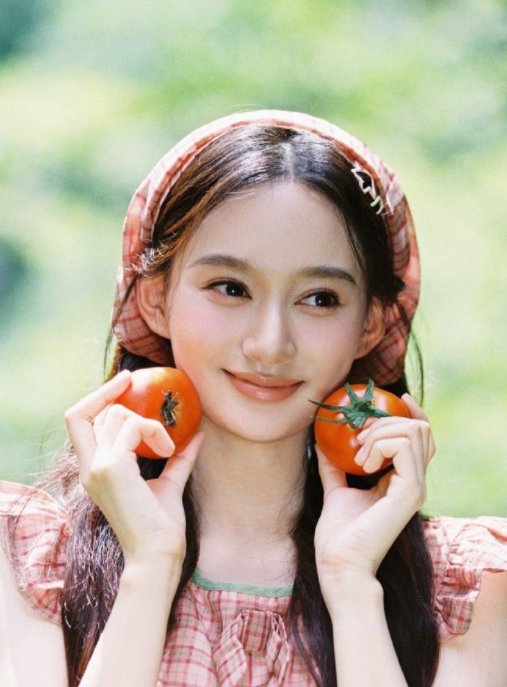 夏梦营业美照，水灵灵的“鲜果少女”