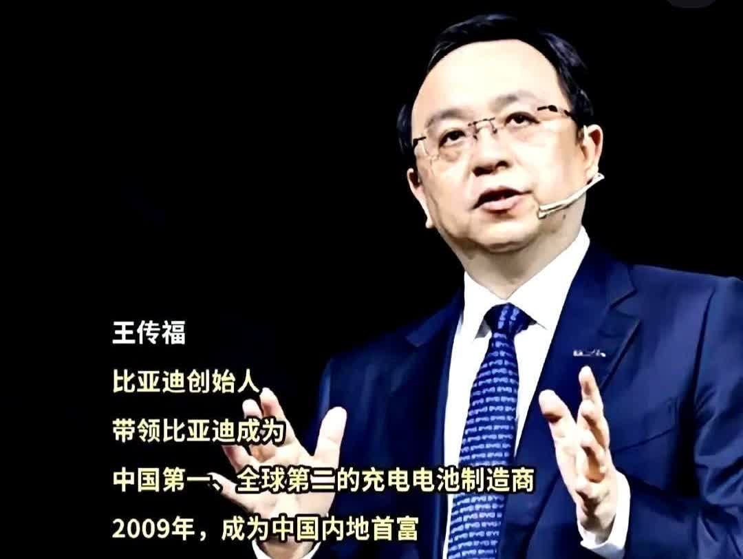 这篇降价通知我反复看了三遍。
比亚迪三个月砍了三次价，刀刀见骨。
海豹智驾版