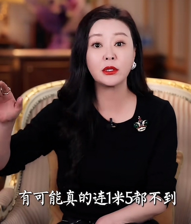 前央视主持人王小骞在直播中自曝10岁女儿确诊矮小症，比同龄人矮20厘米的秘密治疗