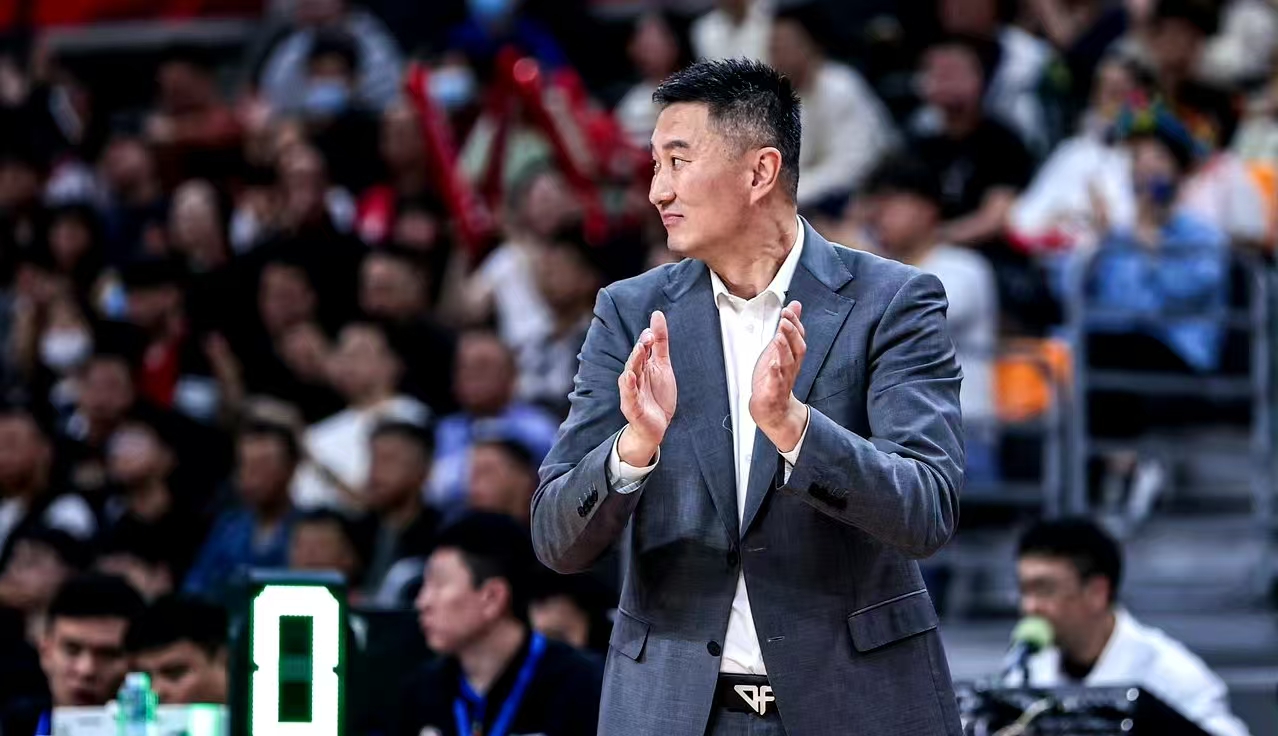 上海内线优势明显，换个角度也是薄弱点，广东应把精力放在进攻端