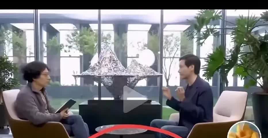 当雷同对着记者说完全没有抄袭的时候，
当粗粮汽车总设计师对着记者说完全没有借鉴