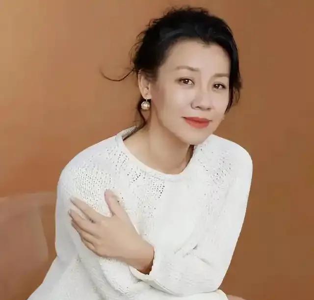 被名导 “白嫖” 三年后被弃
39 岁高龄产子，如今成中生代演员顶流！
张黎才华