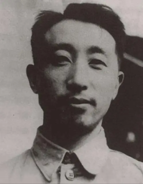 “我爸是张作霖，我回去就让他毙了你。”1924年，张作霖8岁的儿子张学思在学校被