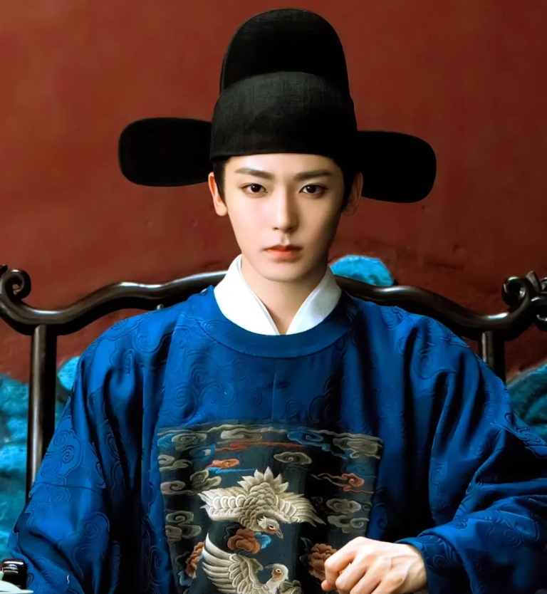 侯明昊，被经纪人背刺！

4月19日，由于不满侯明昊工作室不作为，粉丝变把经纪人