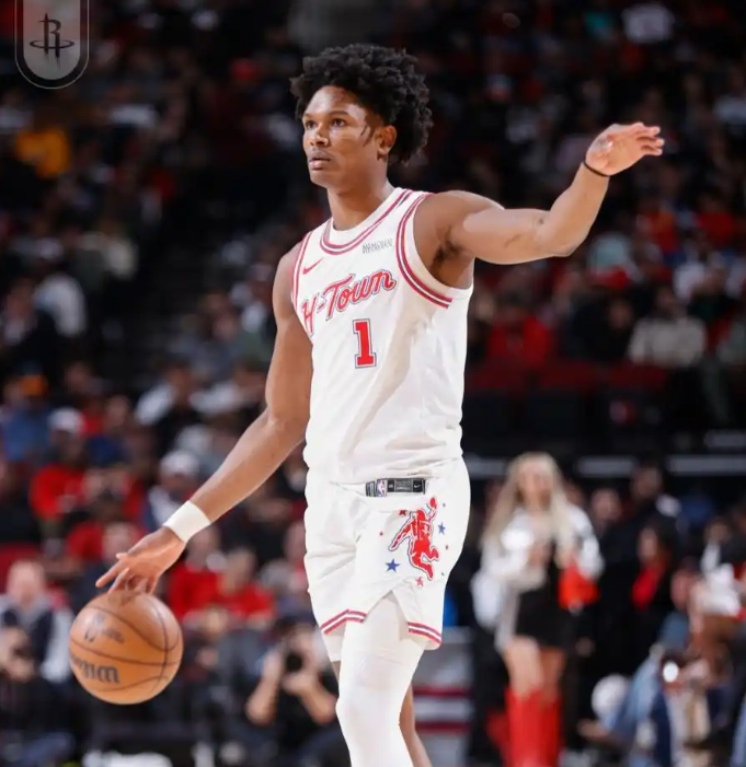 为什么没人敢说啊，阿门真的好毒
NBA常规赛火箭VS老鹰，严重的空间黑洞，三分中