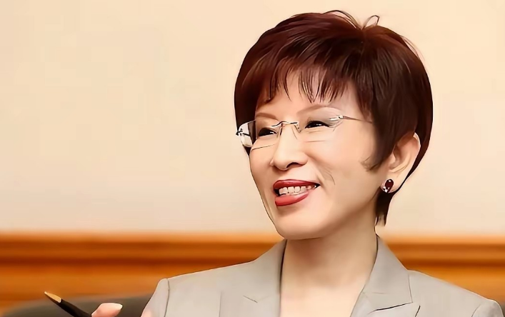 支持郑丽文女士，当选国民党主席，这样国民党可能还有救！
国民党将于10月份改选党