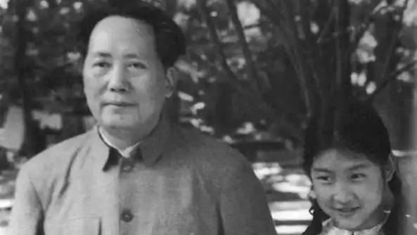 2023年的李敏照片，87岁的她坐在轮椅上，也坚持去毛主席纪念堂