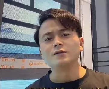富贵花门窗在“打小三”事件中，出名了！
因为富贵花门窗的老总旗帜鲜明地让渣男项目