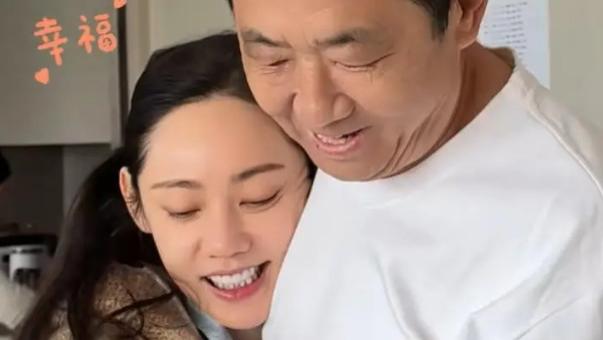 秋瓷炫深夜收工获全家迎接！韩国媳妇在中国活成现实版