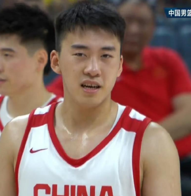 王俊杰一场比赛就证明了之前杜润旺和付豪在4号位是多么不合格，国家队4号位终于等到
