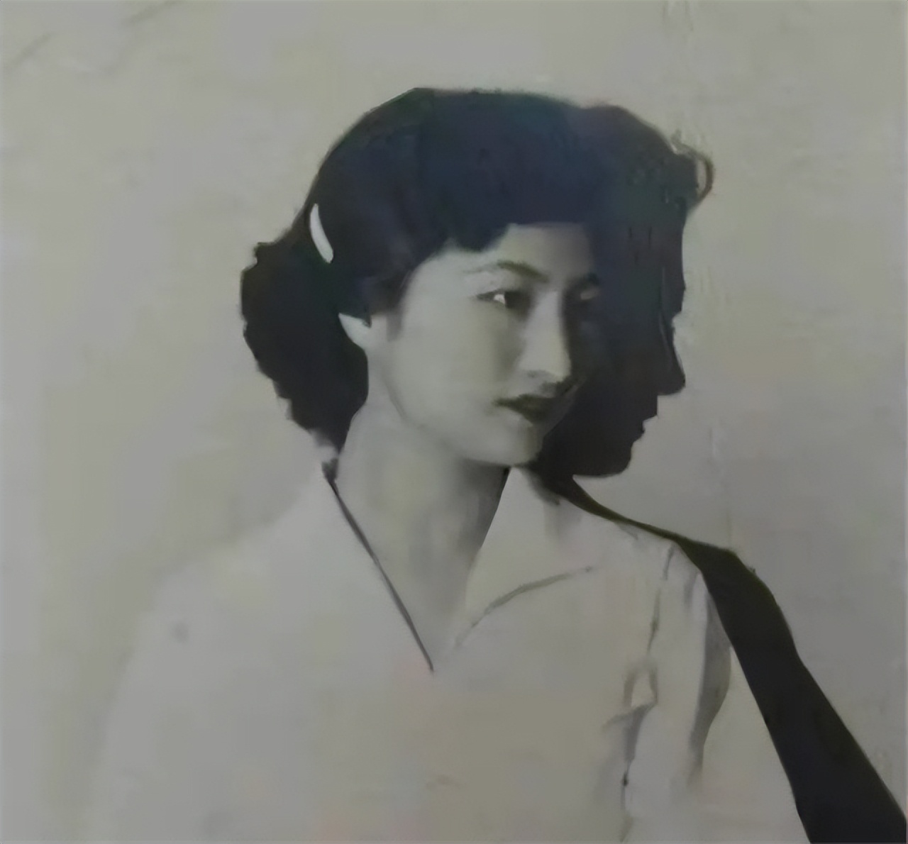 1946年初，张春莲接到戴笠的命令，在陕西设立秘密电台。张春莲被毛人凤招到军中，