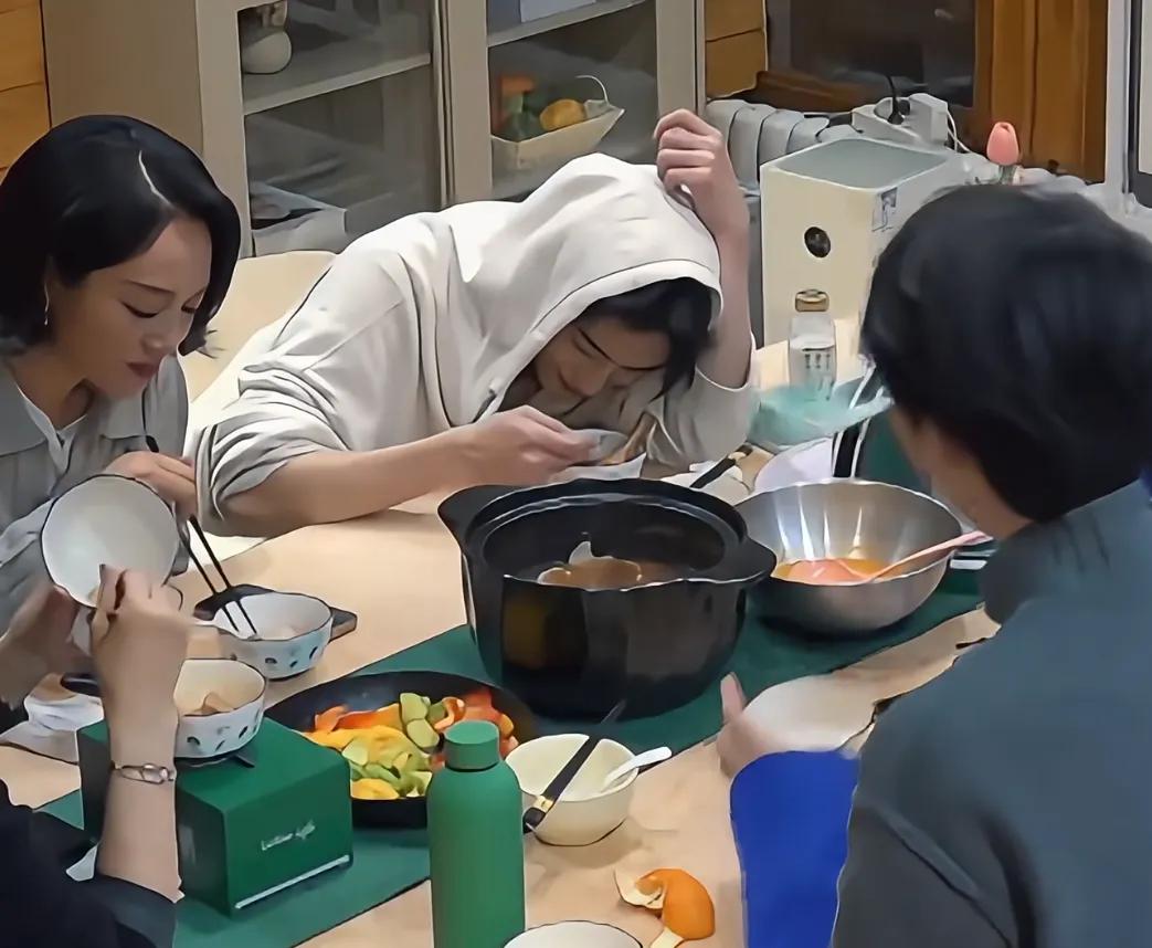 朱丹发表鸡腿分配言论后续来了，评论区被彻底刷屏！
 
而且她特意让她儿子跟女儿上