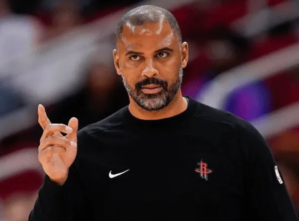 体育数据媒体在官方社媒上晒出了乌度卡执教火箭后，球队防守效率的数据变化，并配文称