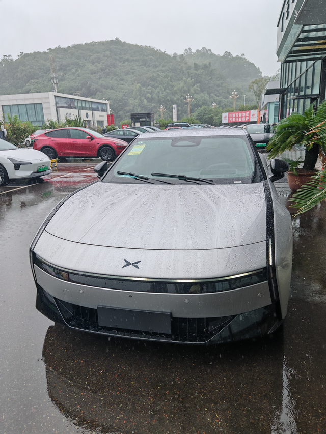 使用一个星期新p7经验之谈，没买的已买的
车子驾驶了一个星期了，这车有好有坏，但