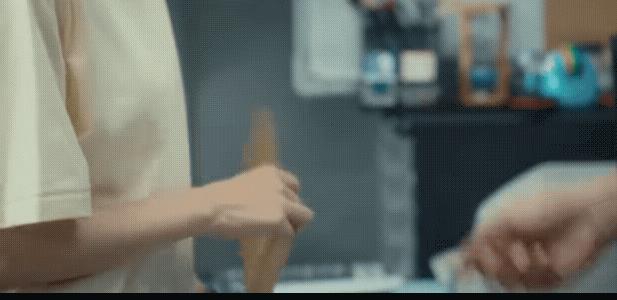 《北上》25-26集预告:
谢望和带大华子去看春春演唱会了，这是多面前他许诺的，