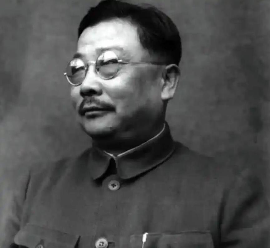 1955年9月，毛主席将手中那份上将军衔名单反复翻阅，随后问道：