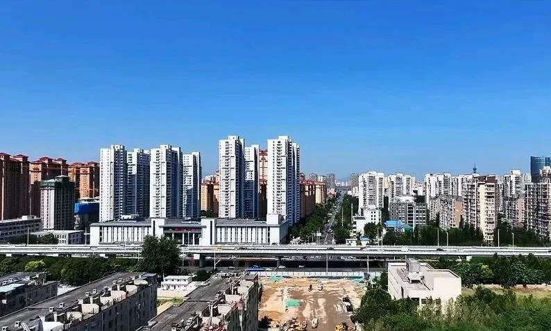 石家庄这断头塔北路东二环高架后东延，过复兴大街要和开发区金沙路相连了，这名字还挺