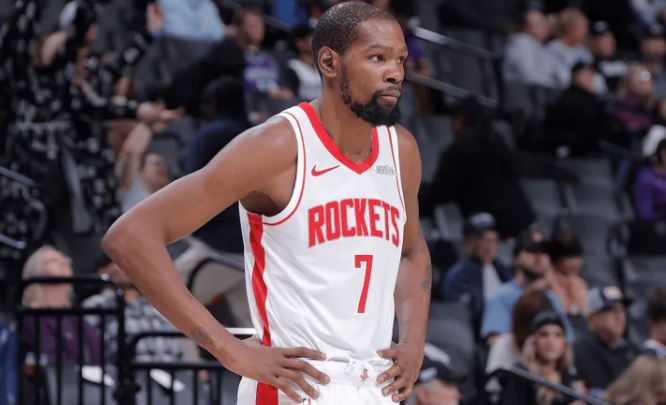 NBA常规赛，火箭对阵快船的全场比赛已结束，火箭108-128快船。
火箭球员凯