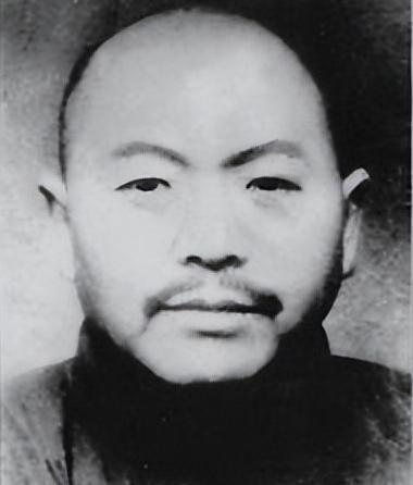 1951年，大汉奸黄标被判死刑，上刑场枪毙时，黄标却悲痛不甘：他每个月给新四军送