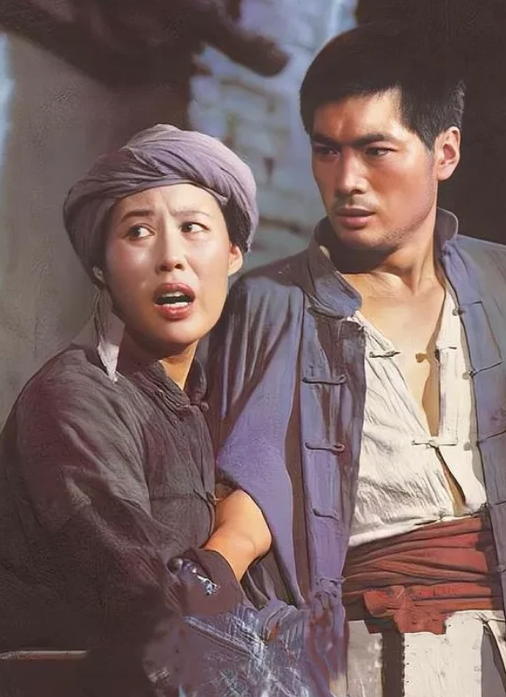 一副英俊善良的面孔，却演了一个叛徒！

这部老电影由上影拍摄
1982年公映
里