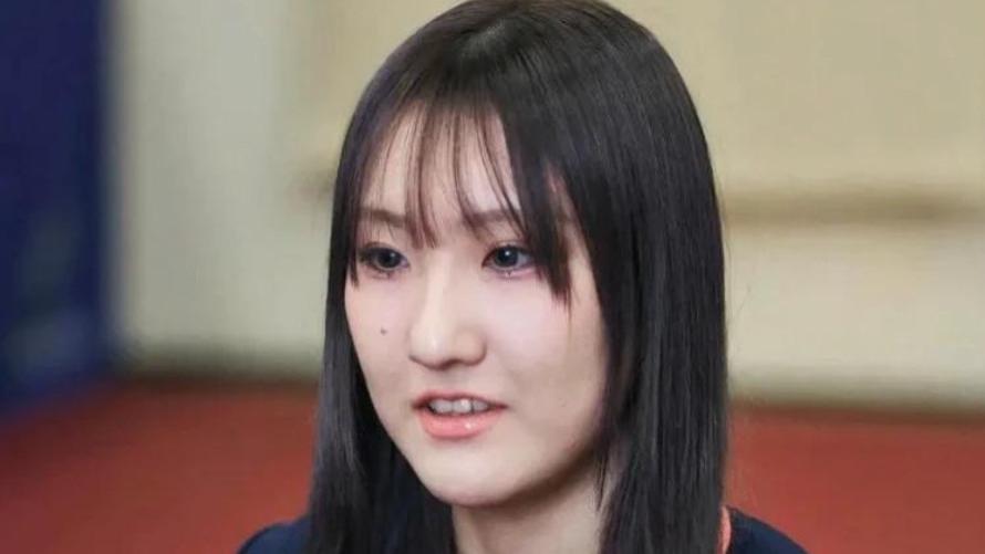 她曾是日本女乒国手，人送外号“小丁宁”，如今成为房地产经纪人