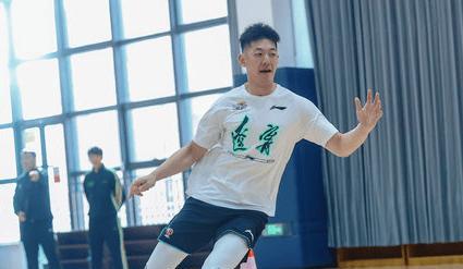 张陈治锋下赛季将会在辽宁男篮承担更多的任务。毕竟韩德君已经退役了，刘雁宇也被租借