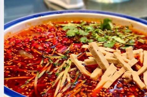 意大利还是很看得清的，我们对意大利继续免签，意大利也聪我们国家收获了大量的财富，