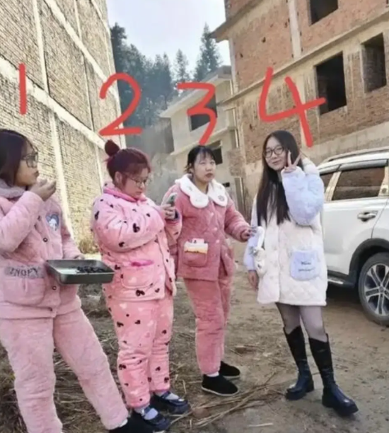 相亲适合直接谈彩礼吗？在农村多少彩礼合适
回想过年的时候去村里相亲，一下来了四个