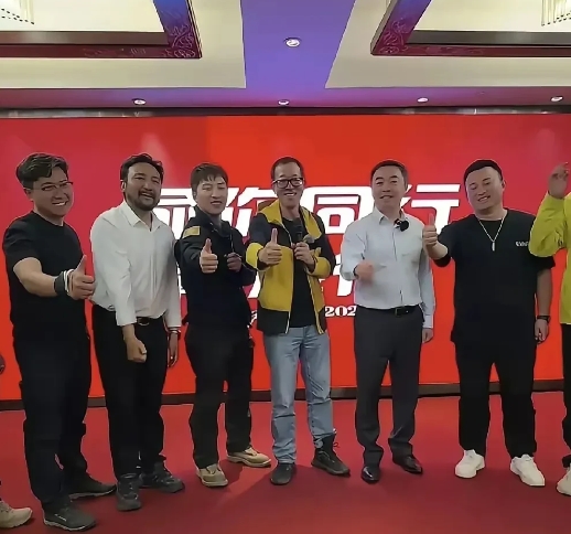 俞敏洪有战略眼光
这次青海的文旅之行
让许多人知道了大美青海
青海并且高规格接待