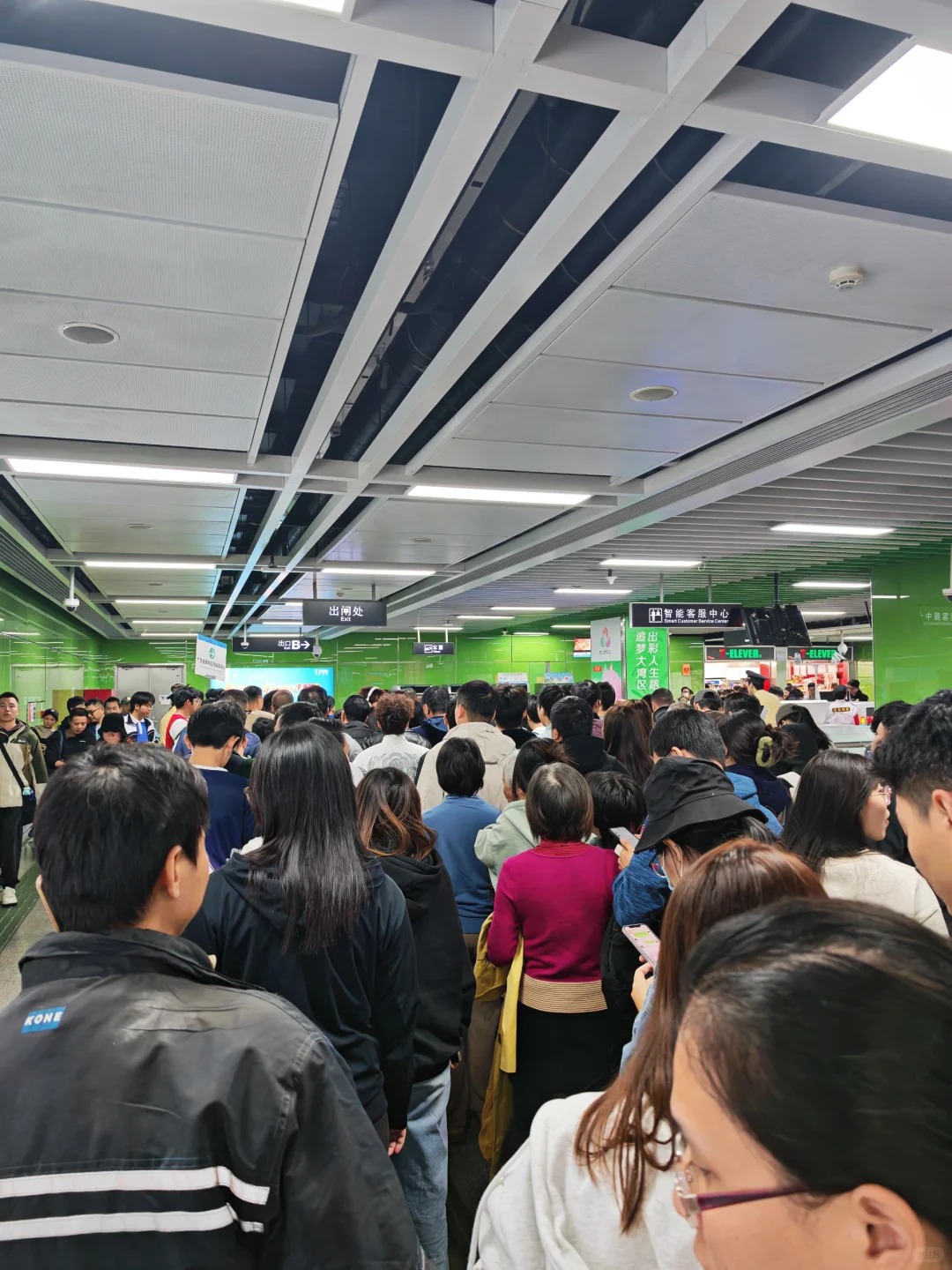 黄村今天怎么这么多人？广州奥体中心今天是不是有什么活动啊？黄村地铁站人多得离谱