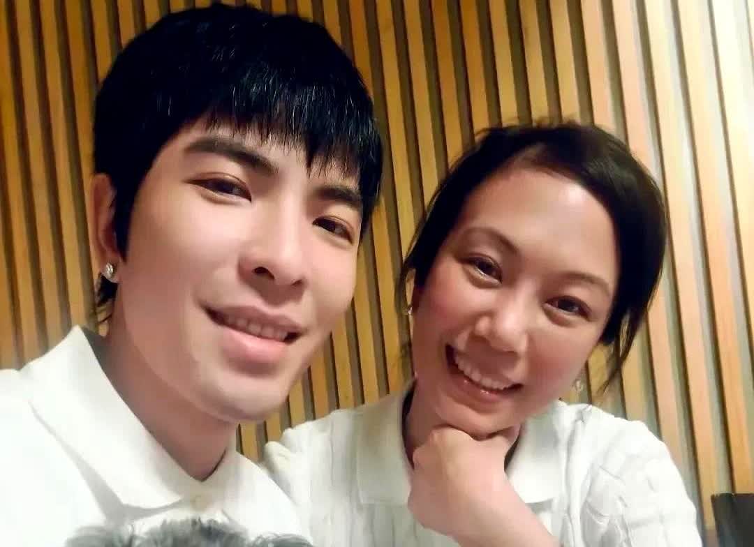 萧敬腾和谢霆锋同样是姐弟恋，可两个人的状态和被祝福程度完全不同！

见过把老