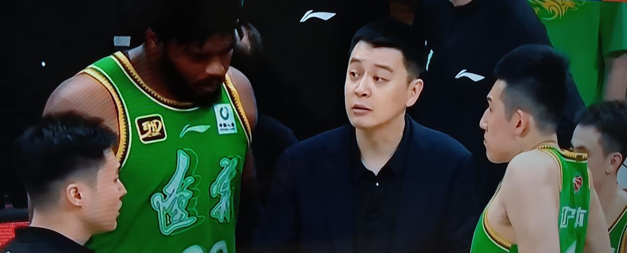 不偏不倚的说，辽宁男篮从上赛季就开始没落了，下赛季肯定还要下一个台阶，这是笔者从