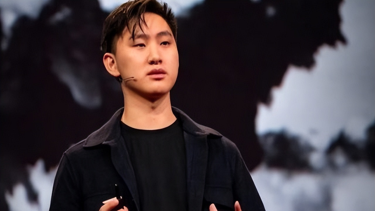 天才还是叛徒？28岁华裔富豪砸钱登报喊停中国AI，他背后打的什么算盘？