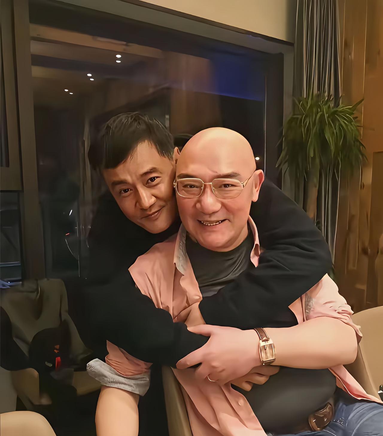两位老戏骨，“十三爷”和“八爷”，戏里是对头，戏外是老友。
现在在看到这些熟悉的