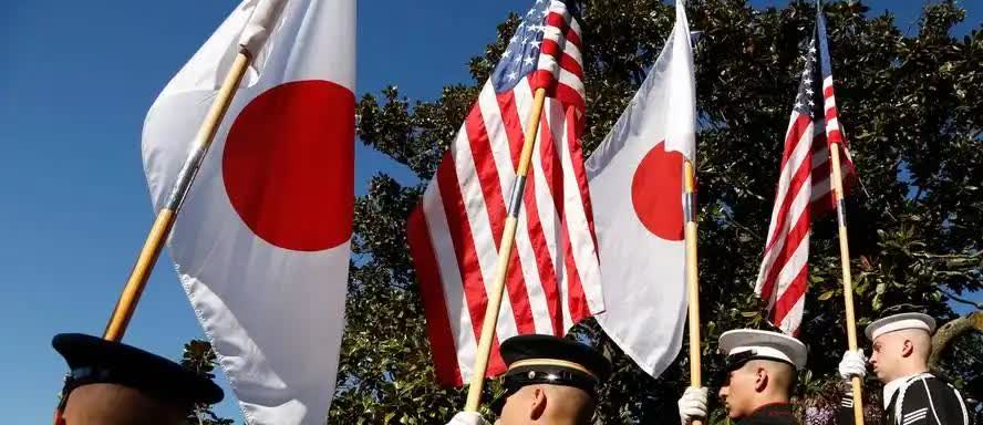 很多人不知道美国人在日本有多猖狂。
29日，在日本京都进行集体旅行的13岁中国