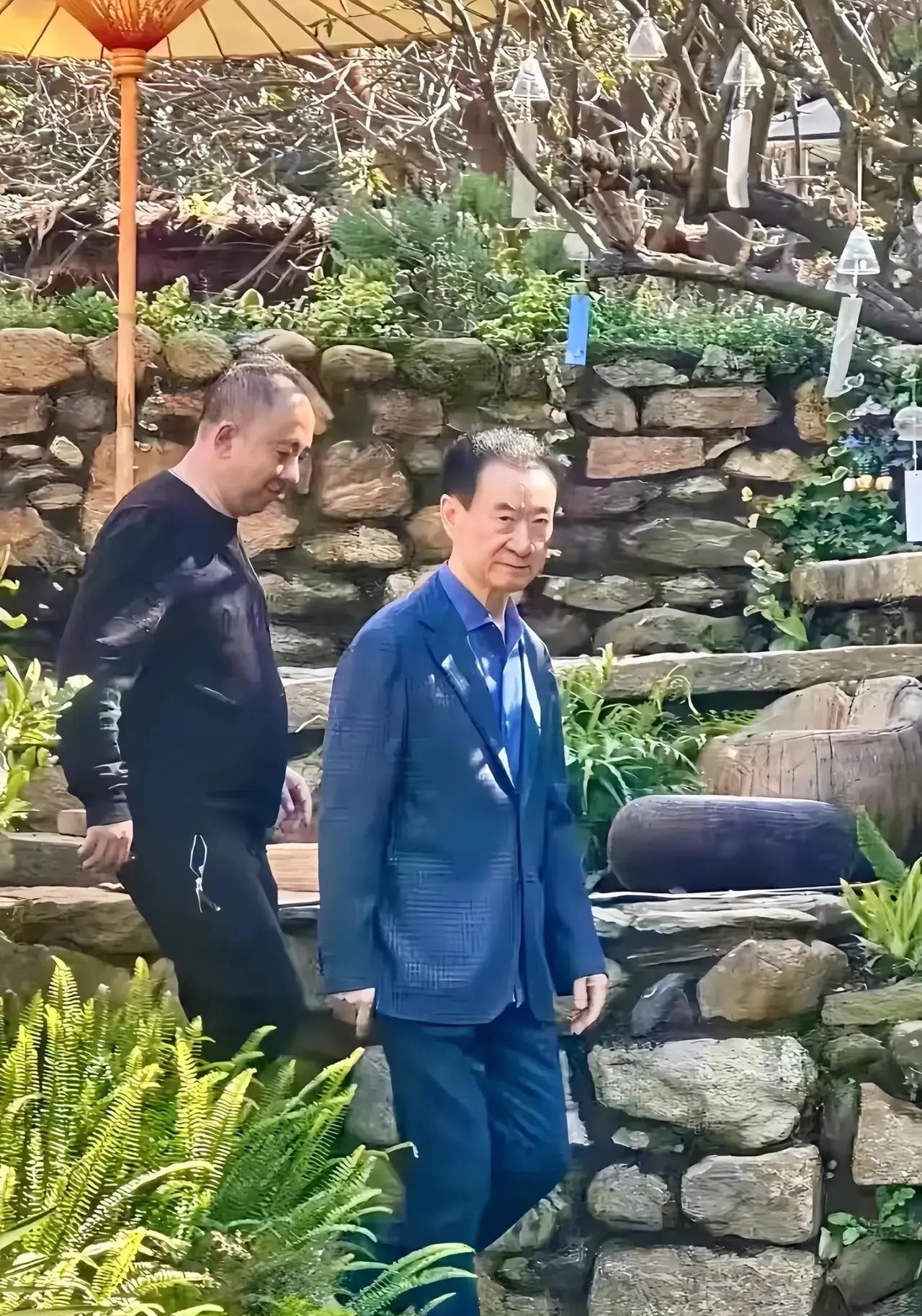 王健林憔悴了不少