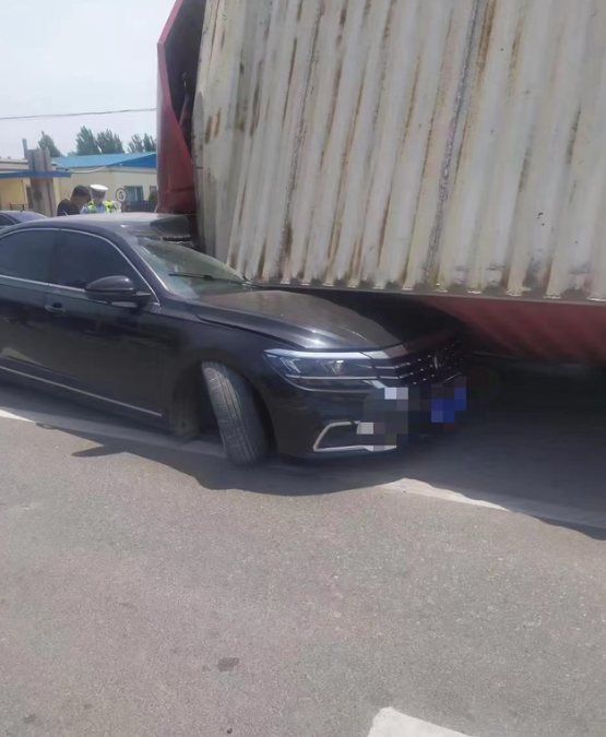 帕萨特a柱史诗级加强
别再说什么开车带头盔了，19款后的帕萨特A柱以及防撞梁都做