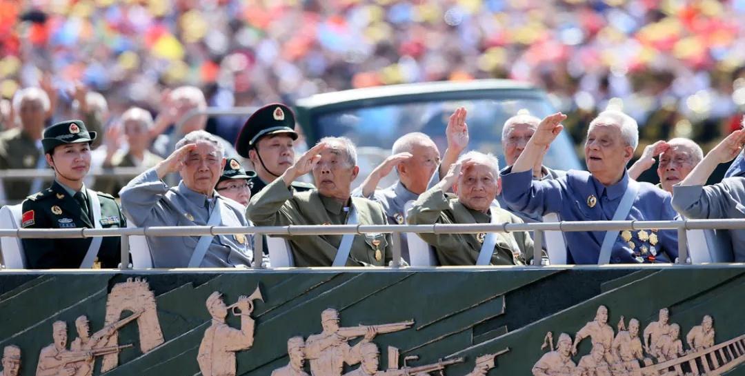 大家伙儿可能都纳闷，为啥不等国庆节，非要赶在9月3号搞这么一场大阅兵？这事儿可不