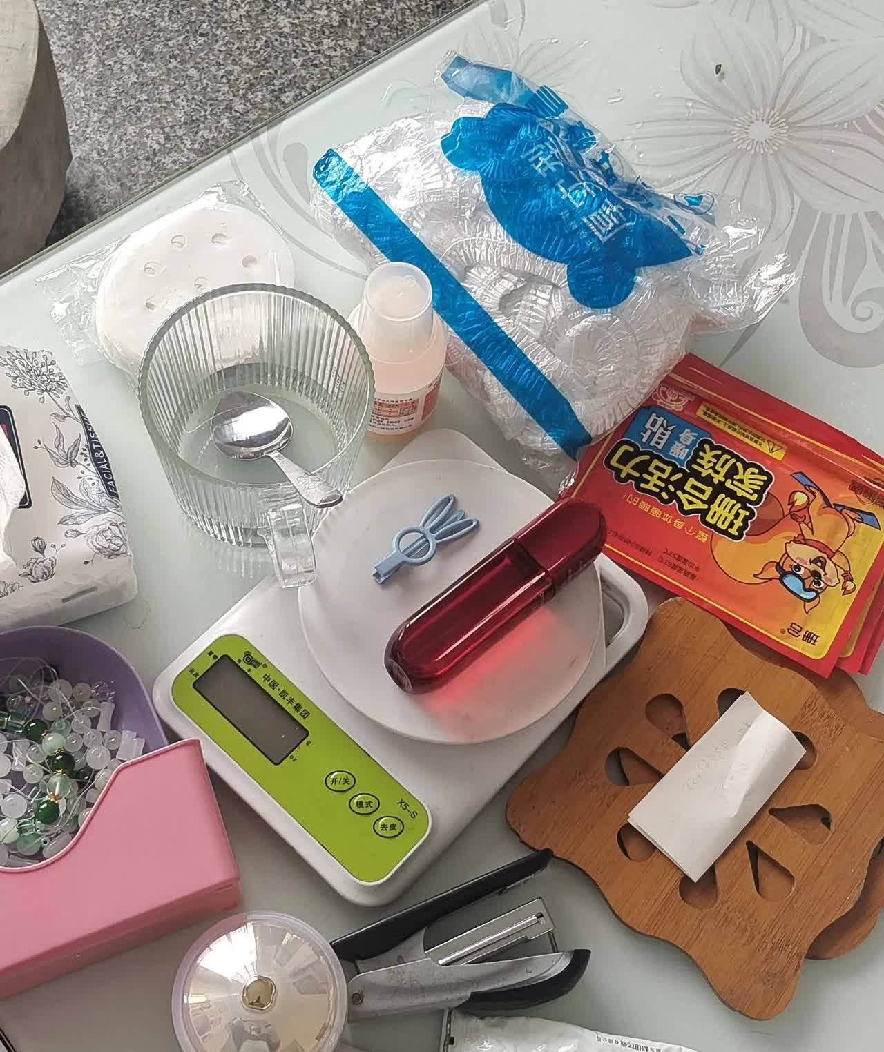 现在我宁愿不买东西，买了我也退掉。再便宜我也不要。太苦恼了。
我桌子上的这些东