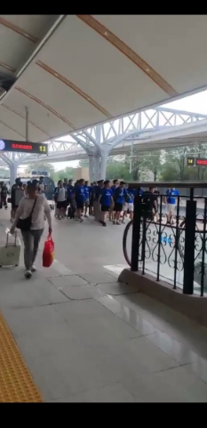 京沪德比申花球迷远征，浩大气势占领北京南

从前方消息得到，此次申花球迷作客工体