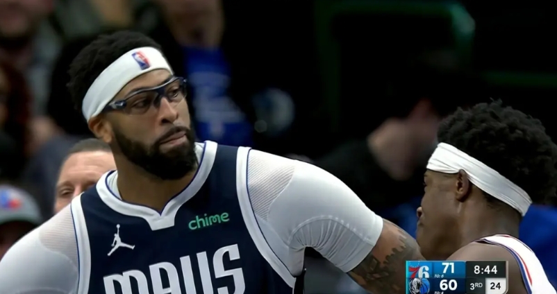 我强烈建议独行侠立刻交易走浓眉！在今天独行侠主场以108：123不敌76人的比赛