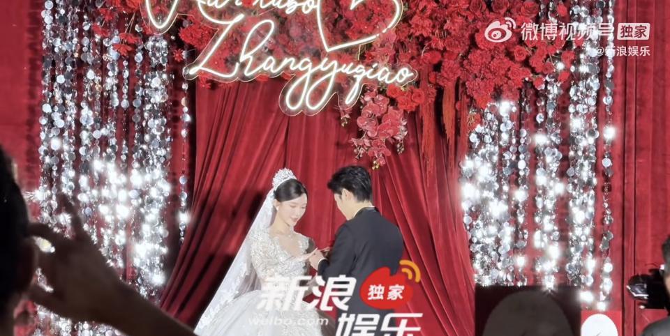 2025年6月21日（乙巳年夏至），韩沐伯举办非公开婚礼，与新娘亲自主持，流程简