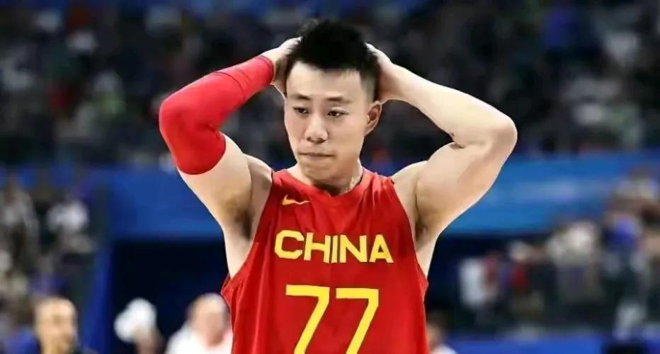 遗憾！中国男篮国家队又少一名猛将。据中国篮球之队官方消息，男篮队员张镇麟因陈旧伤