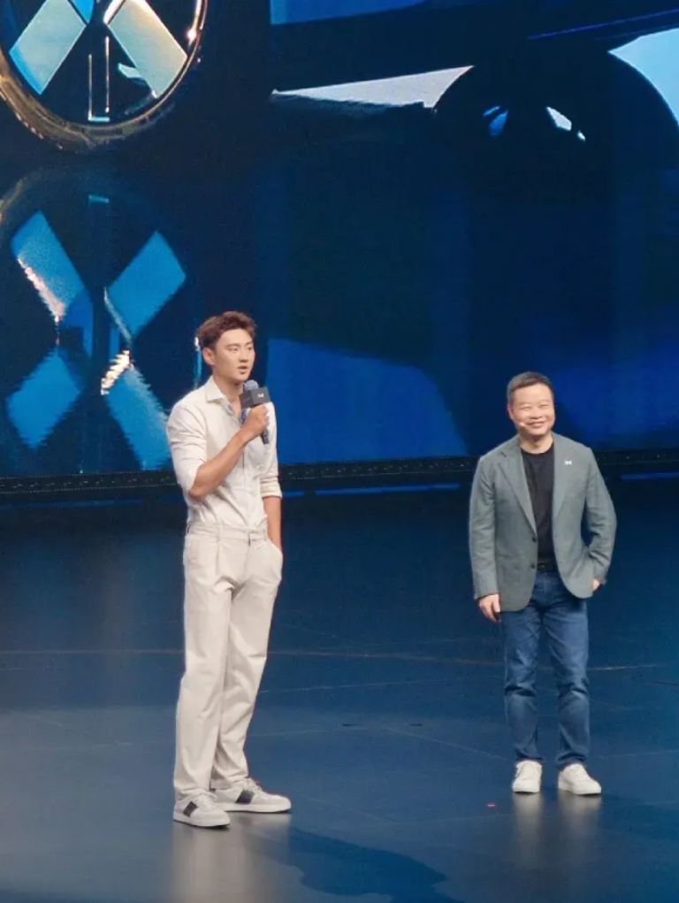 男人的气质果然是与生俱来的，就算再有钱，也装不出来
